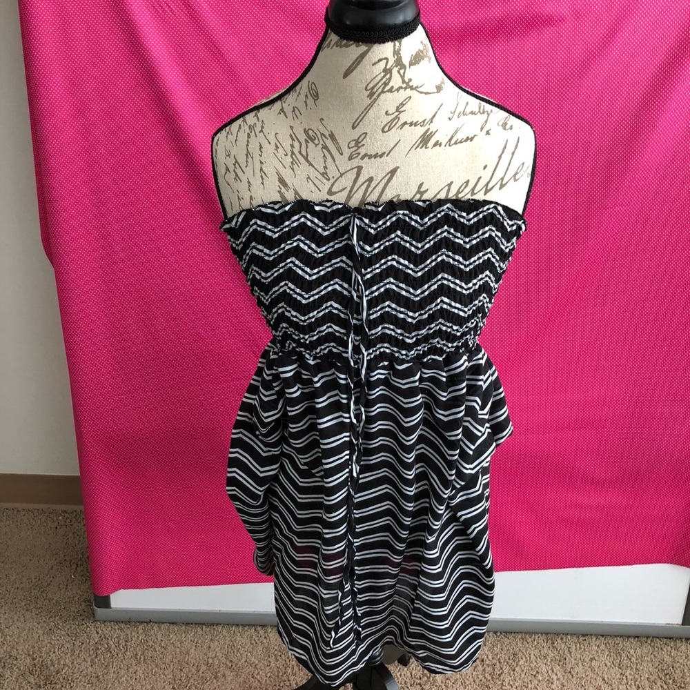 Gorgeous Strapless Striped Dress - Picture 2 of 8